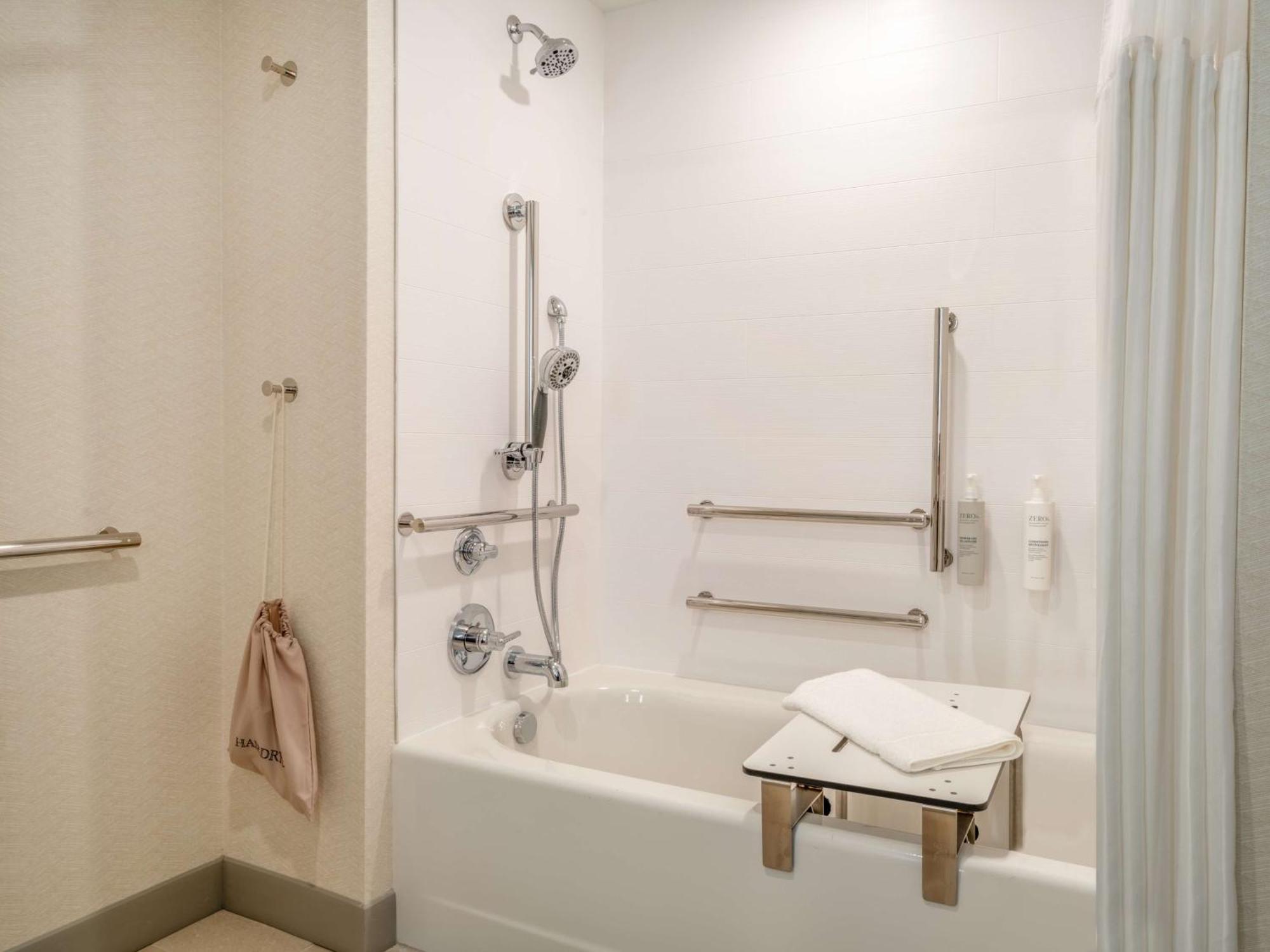 Hilton Garden Inn Jeffersonville, In מראה חיצוני תמונה